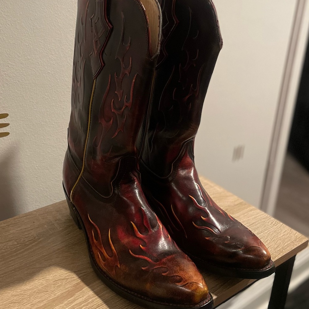 Durand go red flame boots.   Pointed toe